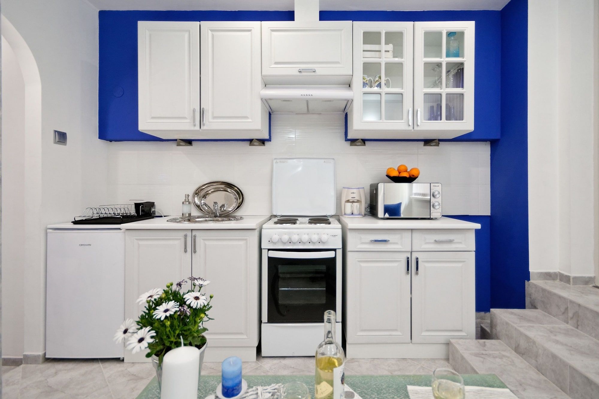 Santorini Style in Athens, Greece - אתונה - מטבח