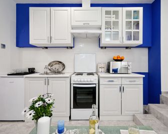 Santorini Style in Athens, Greece - Atene - Cucina