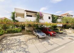 Apartments Derado - Supetar - Bygning