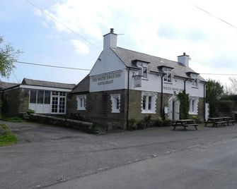 White Swan Inn - Chathill - Edificio