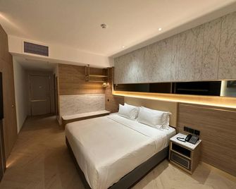 جراند سيتي هوتل - باندار سري بيغاون - غرفة نوم