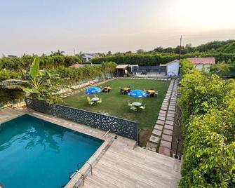 GoBravo 12 - Vansh 4Bhk Farm w/t Pool Sec135 Noida - Nueva Delhi - Piscina