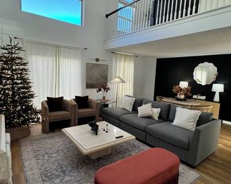 Business Traveler's Haven near Intel & New Albany Tech Hubs. - Pataskala - Living room