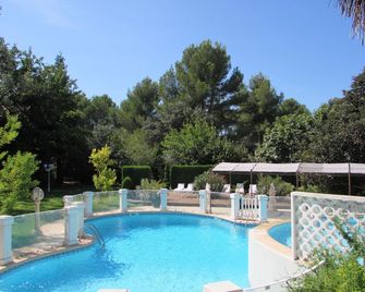 Royal Palmeraie - Aubagne - Zwembad