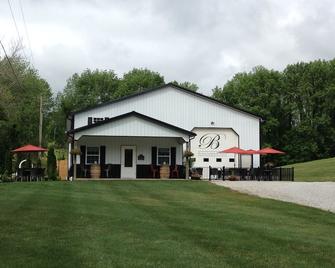 The Bungalow at Brianza Winery - Crittenden - Building