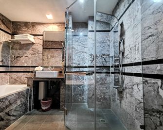 Chanthapanya Hotel - Vientiane - Baño