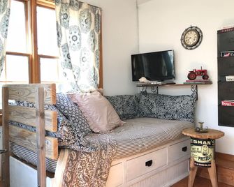 Lambert's Cove Beach Getaway - New Listing Private Beach Access! - West Tisbury - Sala de estar