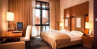 Hotel Sun 'n' Shine - Bhavnagar - Bedroom