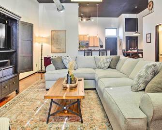 Norman, Oklahoma, Vacation Rental 1 Mi to OU! - Norman - Sala de estar