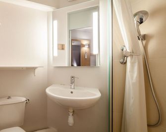 B&B HOTEL Paris Porte de la Villette - Paris - Bathroom