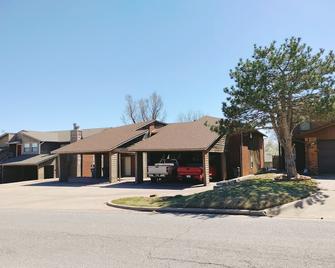 Golden Sunflower's Apt A - Lawton - Building