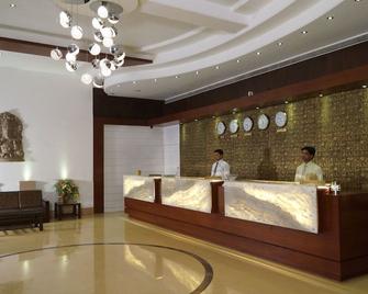 Bk Castles Hotel - Jabalpur - Front desk