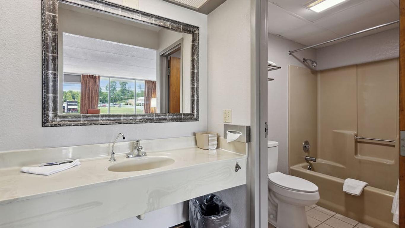 Relax Inn By OYO Greeneville Near Hwy Us-321