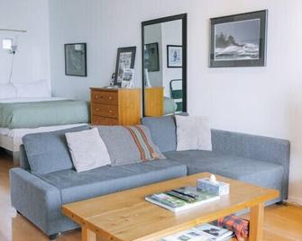 Tofino Eco Waterfront Condo - Tofino - Salon