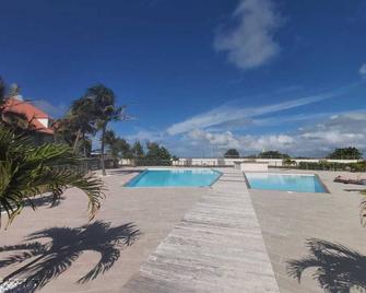 Orient Bay Beach Front Apartment - Grand-Case - Pool
