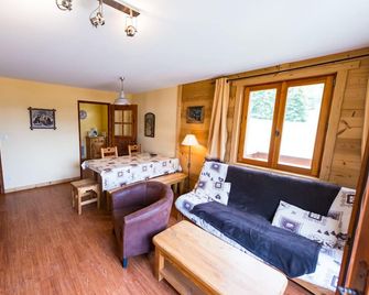 Le Monétier les Bains: 55m2 Montagnard-style apartment in large chalet - Le Monêtier-les-Bains - Wohnzimmer