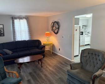 Darlington River View House - Direct Trail Access - Darlington - Living room