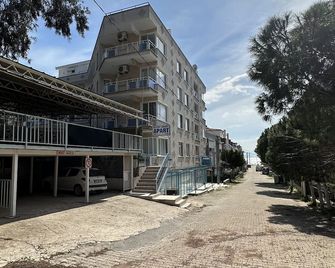 Beyaz Saray Apart Otel - Ayvalik - Building