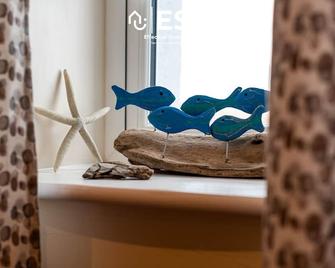 Modern, Sea Themed Ground Floor Flat Near Beach - New Quay - Room amenity