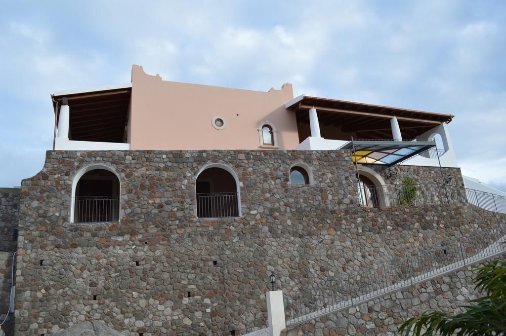 B&B Villa Maristella - ליפארי - בניין