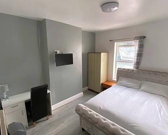 Glorious catering & Restaurant BnB - Tipton - Bedroom