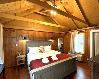 Cottage 12 - 1 Bedroom and 1 Bathroom with Loft - Wolfeboro - Bedroom