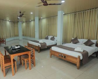 Premier Tourist Home - Ottappālam