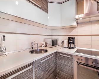 Luxuriously furnished apartment with a terrace - sea view - Baška - Cucina