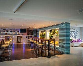 إيبيس ستيلز لينز - لينز - بار