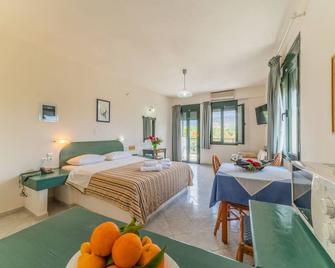 Kastro Studios Apartments - Myrtos - Habitación