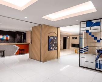 ibis Budget Osaka Umeda - Osaka - Front desk