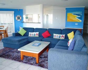 Surfside on the Beach - Caloundra - Living room