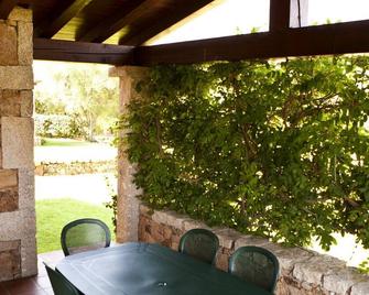 Vacation home with beautiful view under 800 meters from the beach for 5 people - San Teodoro - Patio