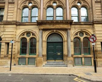 Unique City Centre Luxury Three Bed Apartment - Prestwich - Bâtiment