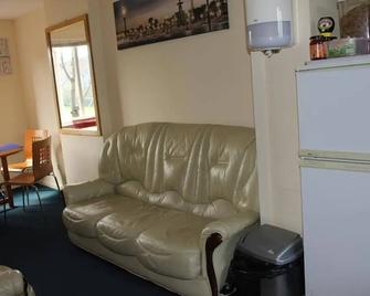 Russell Scott Backpackers Hostels - Leeds - Living room