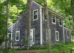 Highland Cottage: Nestled Between the Atlantic Coast and the White Mountains - West Baldwin - 建築