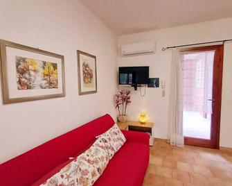 Olbia Mare apartment adjacent to the tourist port of Olbia - Baia Sardinia - Wohnzimmer