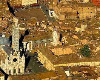 Albergo Tre Donzelle - Siena - Pemandangan luar