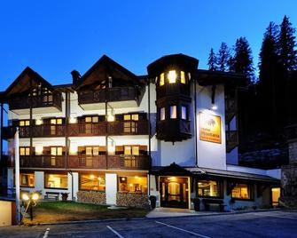 Hotel Montana - Madonna di Campiglio - Building