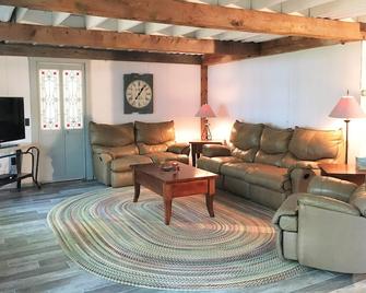 Seabreeze Cottage - A Seaside Beachfront Retreat. - Lamoine - Wohnzimmer