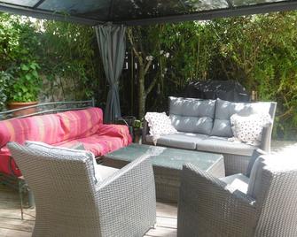 Le Logis du Breuil - Piscine privee - Saujon - Patio