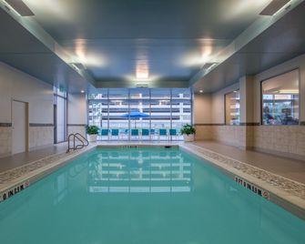 Holiday Inn Cleveland Clinic By IHG - Cleveland - Svømmebasseng