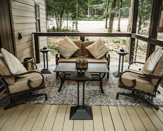 Leprechaun Lodge at The Retreat at Deer Lick Falls in Tennessee - Monteagle - Balcony