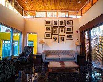 Justa Mukteshwar Retreat & Spa - Nainital - Sala de estar