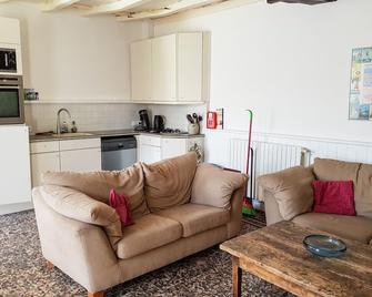 Cottage (sleeps 6) at Domaine de Chantageasse, a 17th century estate with pool - Asnières-la-Giraud