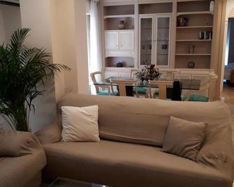Calle Periodista Pirula Arderius, 1 Primero - Alicante - Living room