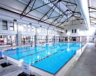 Spacious Studio with Balcony in Eclectic Brunswick - Melbourne - Bể bơi