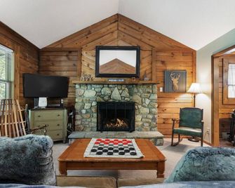 Rustic Mountain Cabin on River with Fireplace - Blowing Rock - Living room
