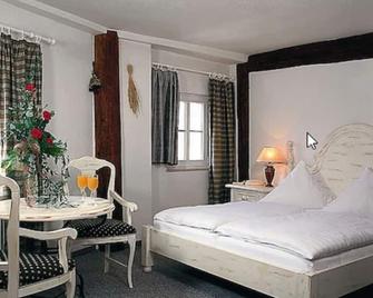 هوتل إيربيريخت كريبن - باد شانداو - غرفة نوم