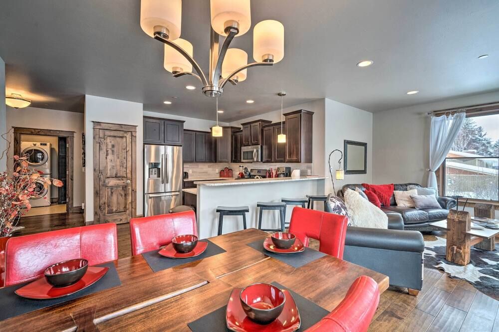 Main St Bozeman Condo - Walk to Parks & Eateries! - Bozeman - Dining room